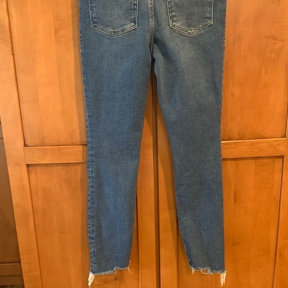 Good American Blue Ankle Cropped Jeans with Distressed Hem - Picture 11 of 13